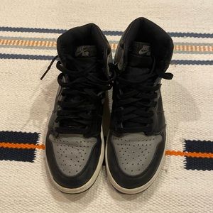 Air Jordan 1 Retro High OG Shadow 2018 Size 9
